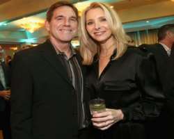 Lisa Kudrow consuming alcohol